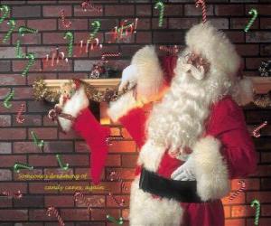 пазл Санта Клауса положить подарки в чулки подвесной